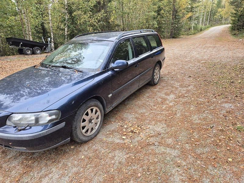 Blå Begagnad 2001 Volvo V70 Business Edition Kombi | 16 000 kr (Lite dyr) - Bild 1/4