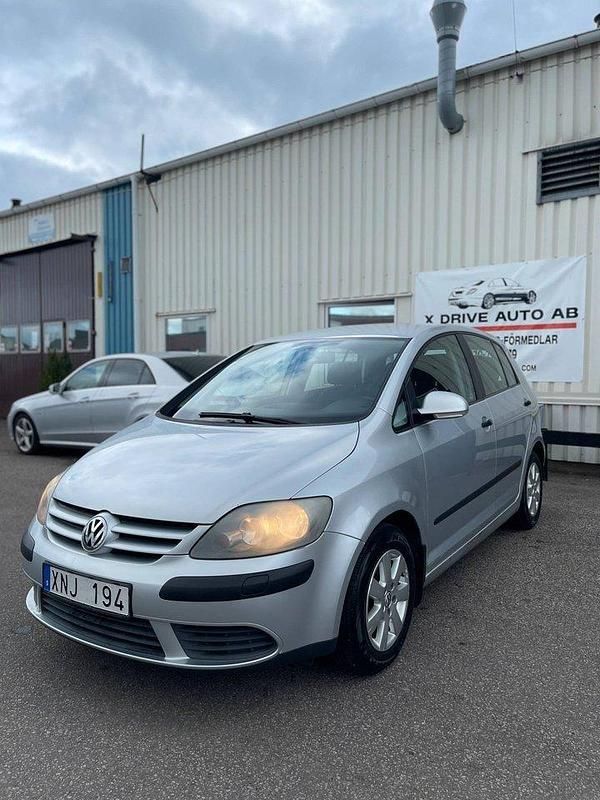 Silver Begagnad 2005 VW Golf Plus Cross Trendline Minibuss | 32 995 kr (Marknadspris) - Bild 1/4