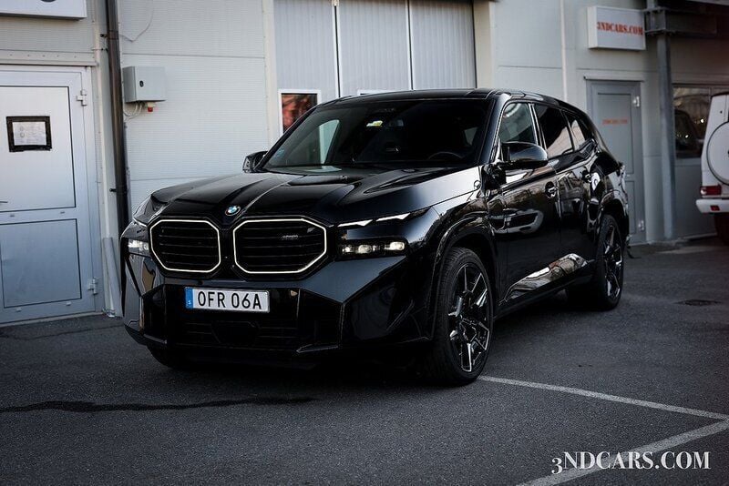 Svart Begagnad 2023 BMW XM Comfort Edition SUV | 1 379 000 kr - Bild 1/4