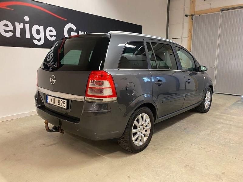Begagnad Opel Zafira 94 HK (69 kW) 2009 Grå Minibuss