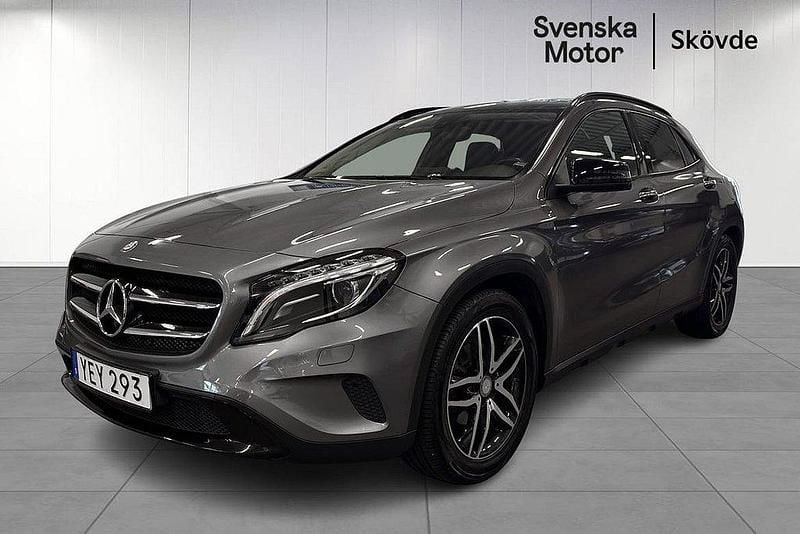 Mörkgrå Begagnad 2016 Mercedes GLA200 Night SUV | 209 200 kr (Marknadspris) - Bild 1/4
