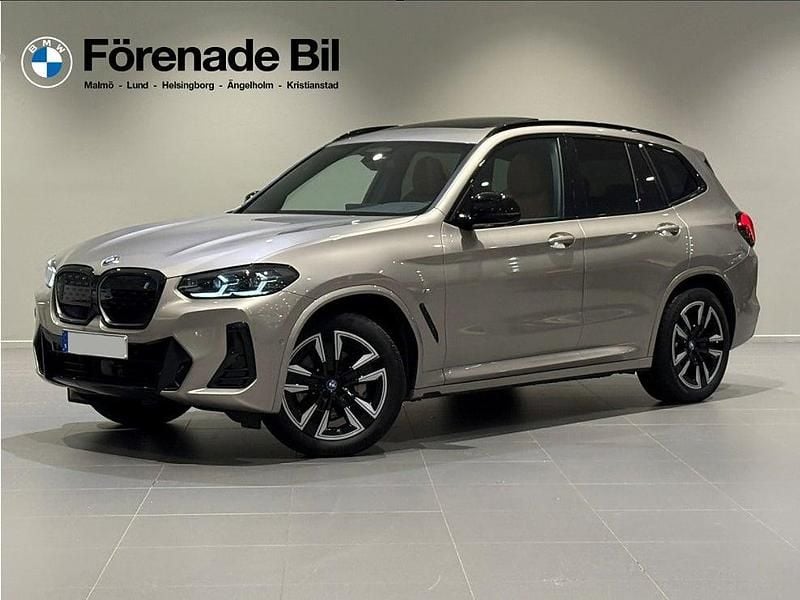 Grå Begagnad 2024 BMW iX3 M Sport SUV | 579 000 kr (Marknadspris) - Bild 1/4