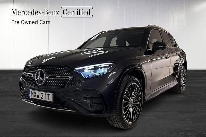 Grå Begagnad 2025 Mercedes GLC300e AMG Line Premium Plus SUV | 769 700 kr (Dyr) - Bild 1/4