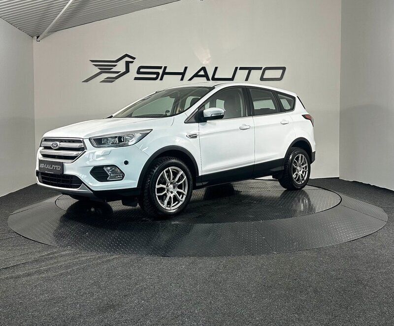 Vit Begagnad 2019 Ford Kuga Trend SUV | 154 900 kr (Superpris) - Bild 1/4