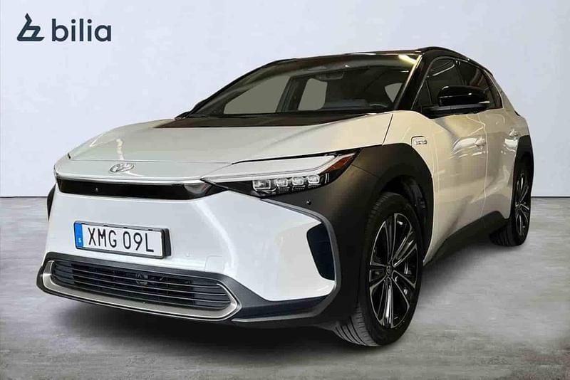 Silver Begagnad 2022 Toyota bZ4X Executive SUV | 384 900 kr (Marknadspris) - Bild 1/1