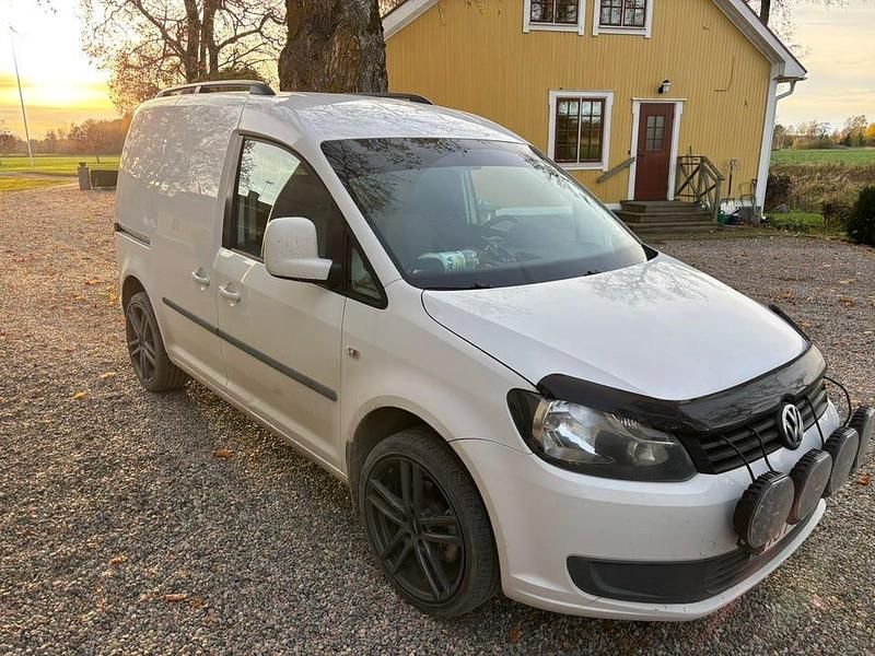 Begagnad VW Caddy 102 HK (75 kW) 2012 Minibuss