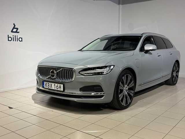 Grå Begagnad 2023 Volvo V90 Core Kombi | 419 800 kr (Marknadspris) - Bild 1/4