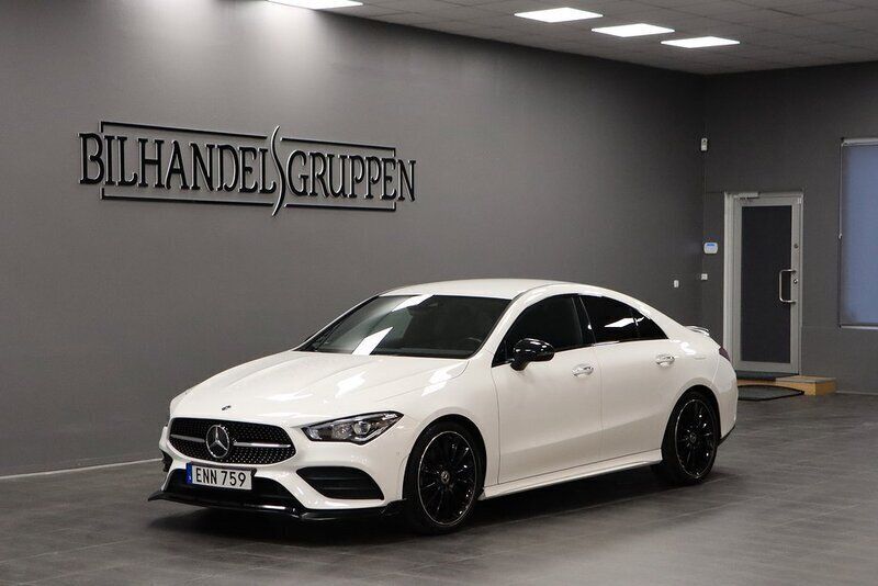 Vit Begagnad 2019 Mercedes CLA200 AMG Sportkupé | 339 900 kr (Lite dyr) - Bild 1/4