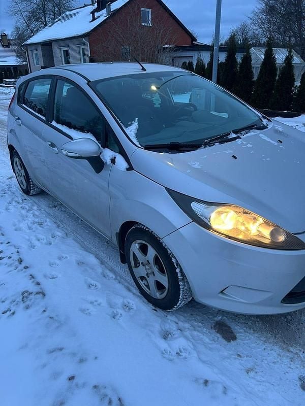 Begagnad Ford Fiesta 75 HK (55 kW) 2010 Halvkombi