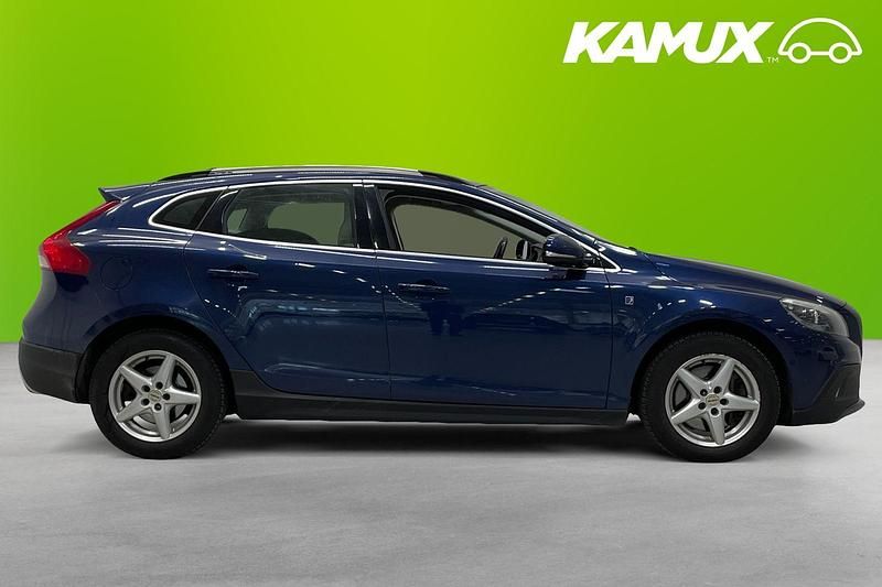 Begagnad Volvo V40 CC 190 HK (139 kW) 2015 Blå Kombi