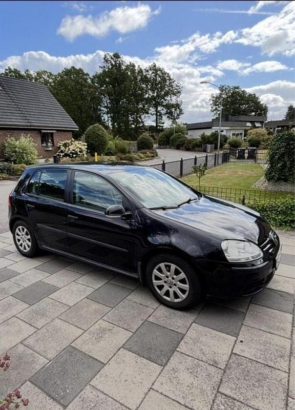 Svart Begagnad 2005 VW Golf IV Halvkombi | 57 000 kr (Lite dyr) - Bild 1/4