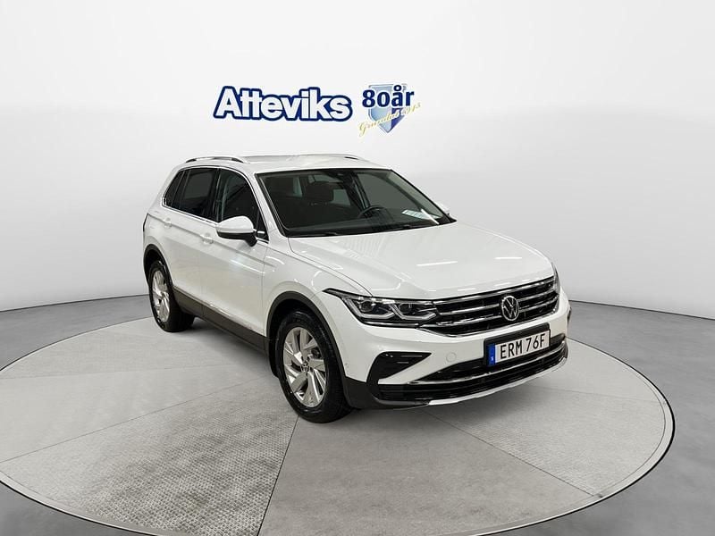 Vit Begagnad 2021 VW Tiguan Elegance SUV | 279 900 kr (Bra pris) - Bild 1/4