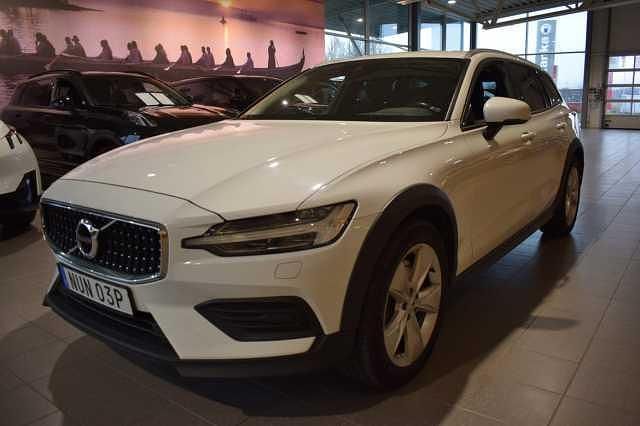 Vit Begagnad 2019 Volvo V60 CC SE Kombi | 249 000 kr (Marknadspris) - Bild 1/4