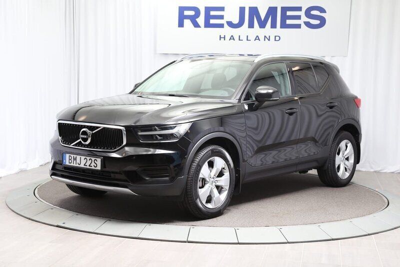 Svart Begagnad 2021 Volvo XC40 Momentum SUV | 311 500 kr (Marknadspris) - Bild 1/4