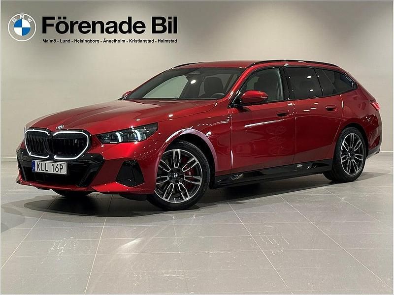 Röd Ny 2026 BMW i5 M Sport Kombi | 783 900 kr (Marknadspris) - Bild 1/4