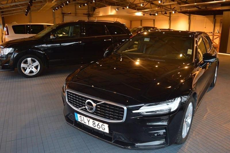 Svart Begagnad 2019 Volvo V60 R-Design Kombi | 298 999 kr - Bild 1/4