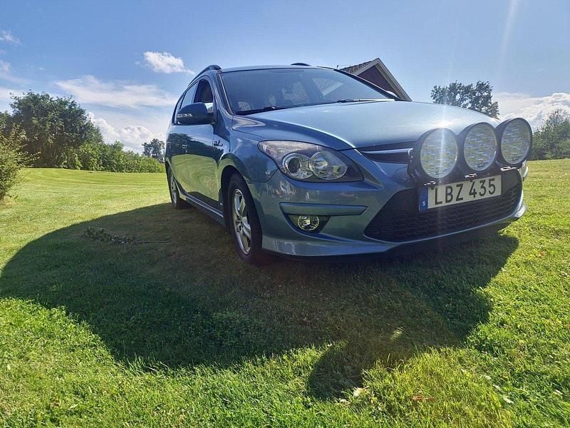 Blå Begagnad 2011 Hyundai i30 Kombi | 29 000 kr (Marknadspris) - Bild 1/4