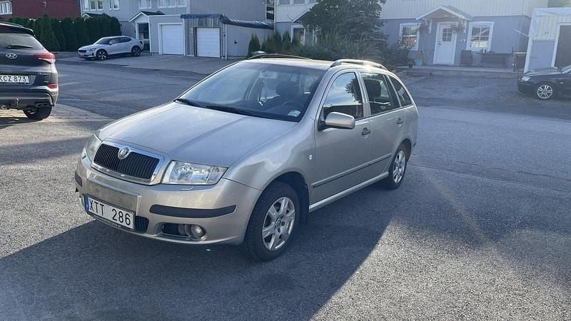 Brun Begagnad 2006 Skoda Fabia Kombi | 17 000 kr (Marknadspris) - Bild 1/4