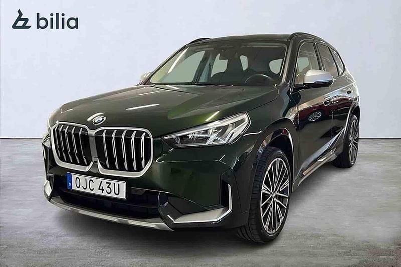 Grön Begagnad 2023 BMW X1 SUV | 364 900 kr (Bra pris) - Bild 1/1