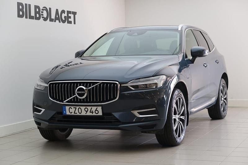 Mörkblå (blå) Begagnad 2020 Volvo XC60 Inscription SUV | 369 800 kr (Bra pris) - Bild 1/4