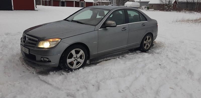 Grå Begagnad 2008 Mercedes C220 Avantgarde Sedan | 37 000 kr (Bra pris) - Bild 1/3