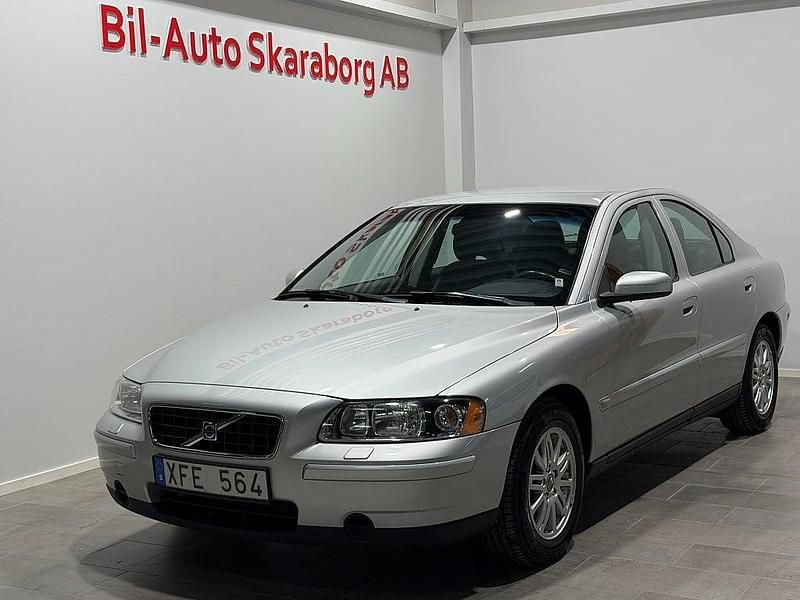 Grå Begagnad 2005 Volvo S60 Business Edition Sedan | 69 500 kr (Dyr) - Bild 1/4