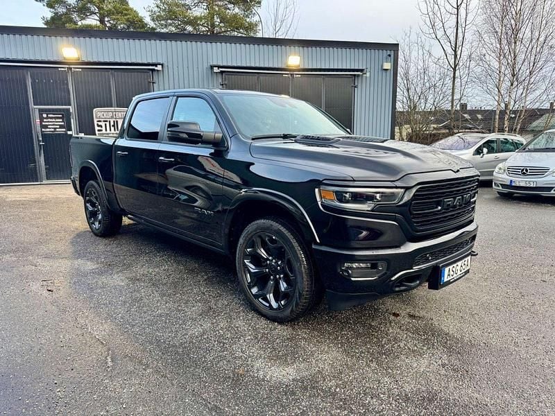 Svart Ny 2024 Dodge Ram Limited Pickup | 1 186 250 kr (Lite dyr) - Bild 1/4