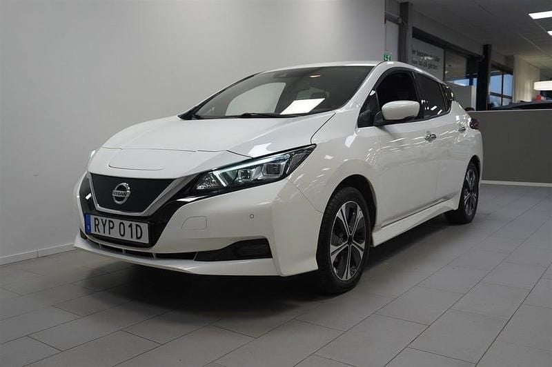 Vit Begagnad 2021 Nissan Leaf N-Connecta Halvkombi | 209 900 kr (Marknadspris) - Bild 1/4