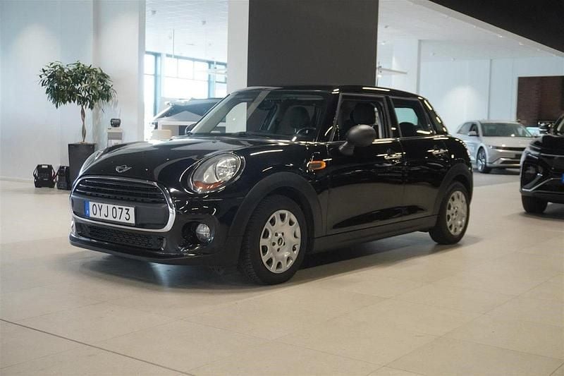 Svart Begagnad 2015 Mini Cooper Pepper Halvkombi | 109 800 kr (Lite dyr) - Bild 1/4