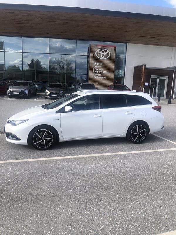 Begagnad 2017 Toyota Auris Touring Sports Kombi | 152 000 kr (Marknadspris) - Bild 1/4
