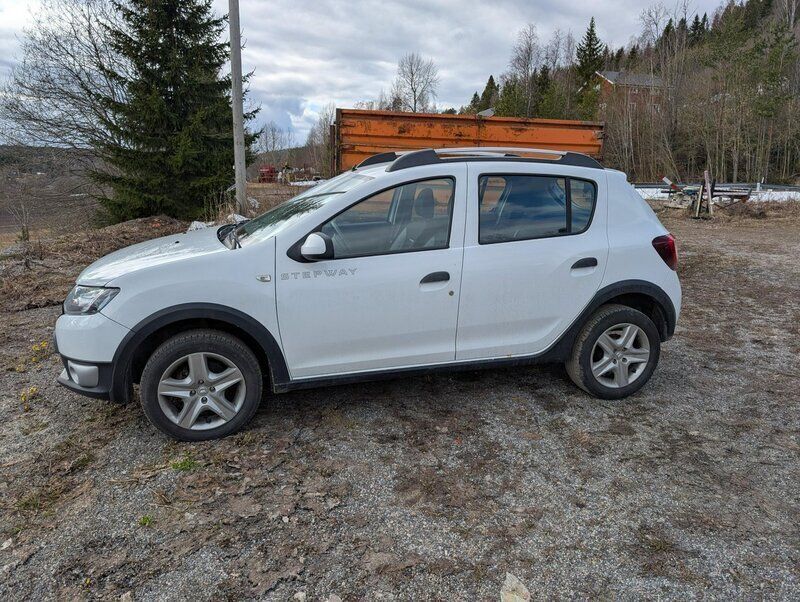 Vit Begagnad 2014 Dacia Sandero Stepway Halvkombi | 59 000 kr (Marknadspris) - Bild 1/4