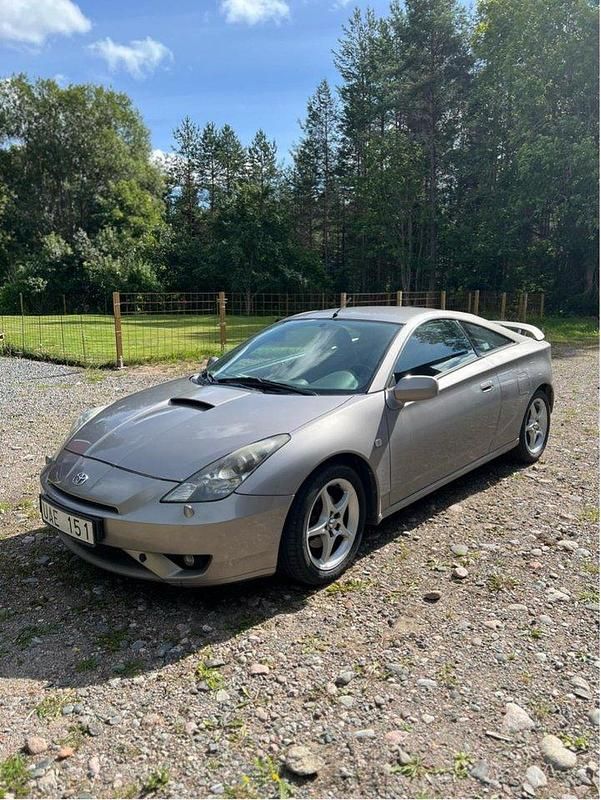 Silver Begagnad 2003 Toyota Celica Halvkombi | 60 000 kr - Bild 1/4