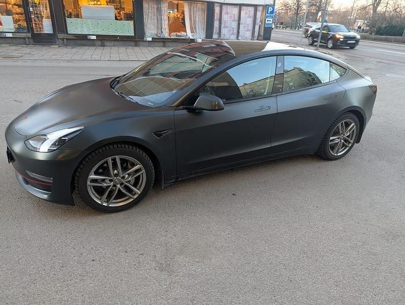 Begagnad Tesla Model 3 Long Range AWD 323 kW (440 HK) 2021 Vinyl, matt black chrome Sedan