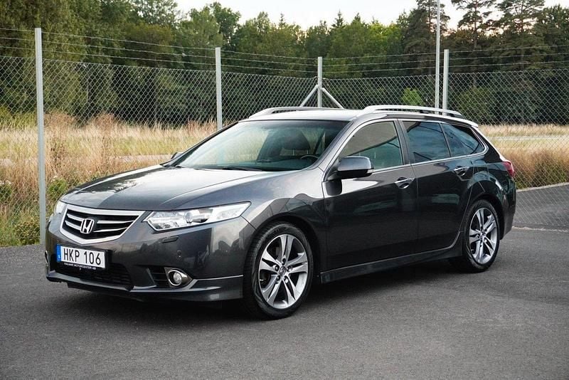 Grå Begagnad 2014 Honda Accord Type S Kombi | 129 900 kr - Bild 1/4