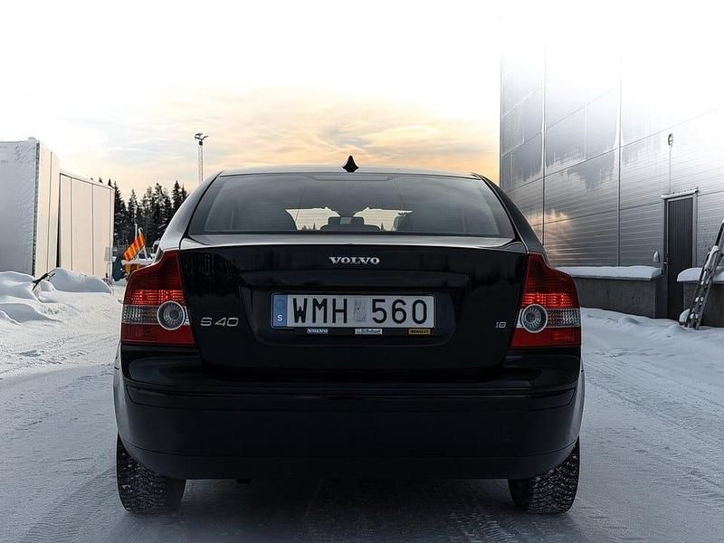 Begagnad Volvo S40 125 HK (91 kW) 2004 Svart Sedan