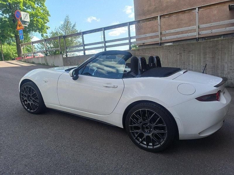 Vit Begagnad 2015 Mazda MX5 Cab | 154 900 kr (Superpris) - Bild 1/4