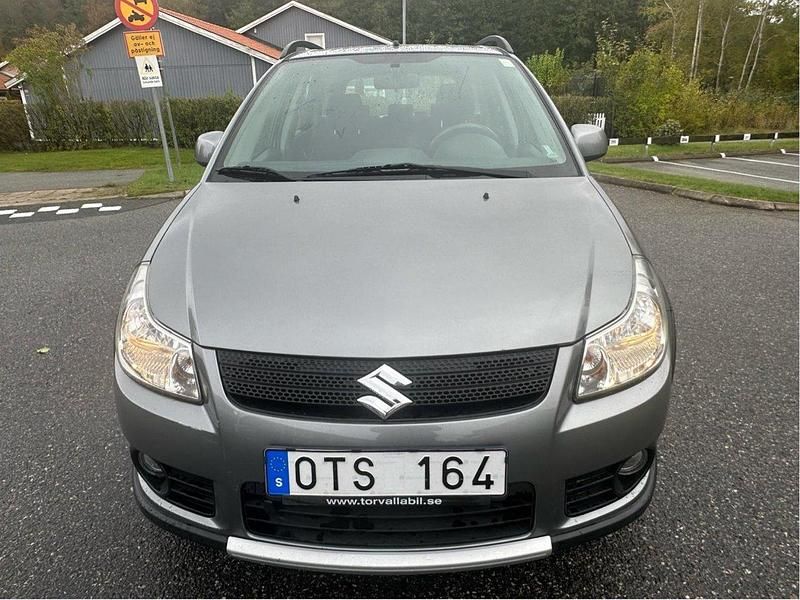 Grå Begagnad 2009 Suzuki SX4 Halvkombi | 55 000 kr (Marknadspris) - Bild 1/4
