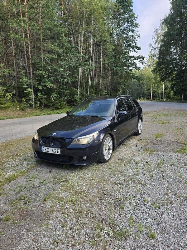 Svart Begagnad 2010 BMW 520 M Sport Kombi | 70 000 kr (Bra pris) - Bild 1/4