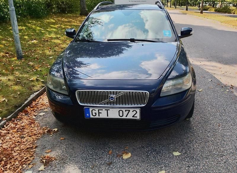 Blå Begagnad 2007 Volvo V50 Kinetic Kombi | 28 000 kr (Bra pris) - Bild 1/4