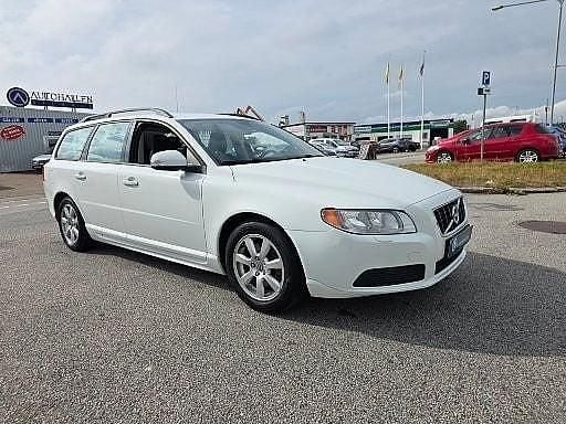 Begagnad Volvo V70 Kinetic 109 HK (80 kW) 2010 Vit Kombi