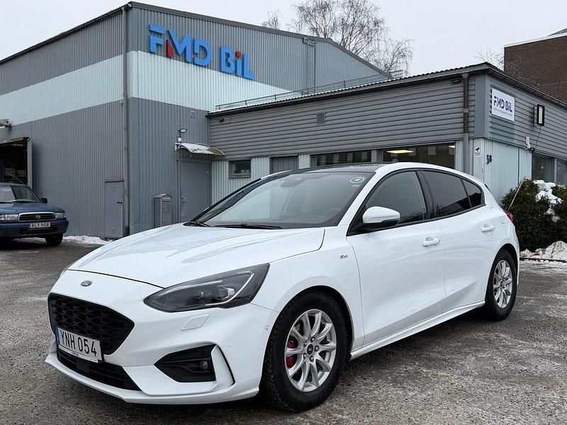 Begagnad Ford Focus ST-Line 120 HK (88 kW) 2018 Vit