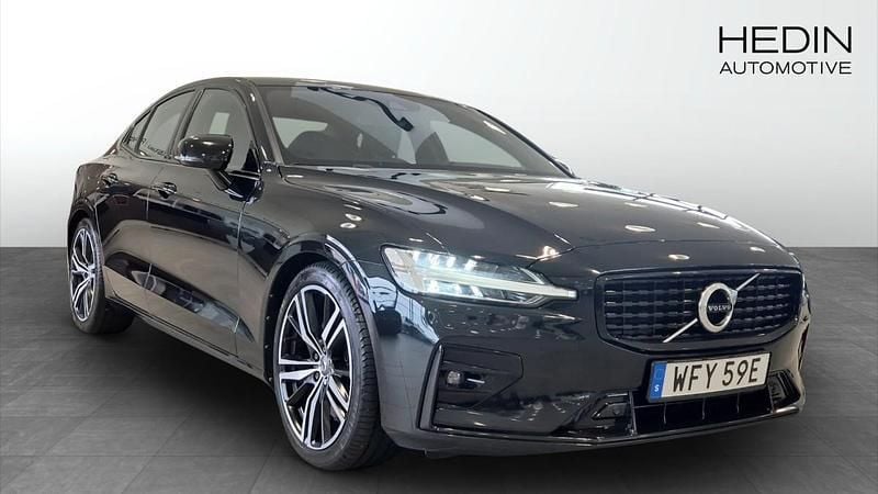 Svart (black) Begagnad 2021 Volvo S60 R-Design Sedan | 339 900 kr (Marknadspris) - Bild 1/4