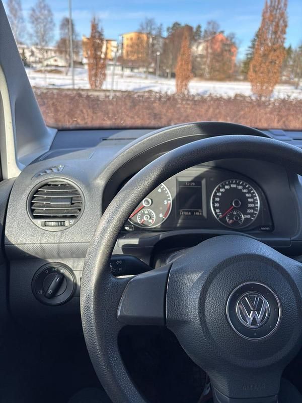 Begagnad VW Caddy 102 HK (75 kW) 2011 Minibuss