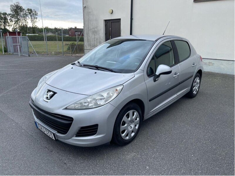 Silver Begagnad 2010 Peugeot 207 Halvkombi | 25 000 kr (Bra pris) - Bild 1/4