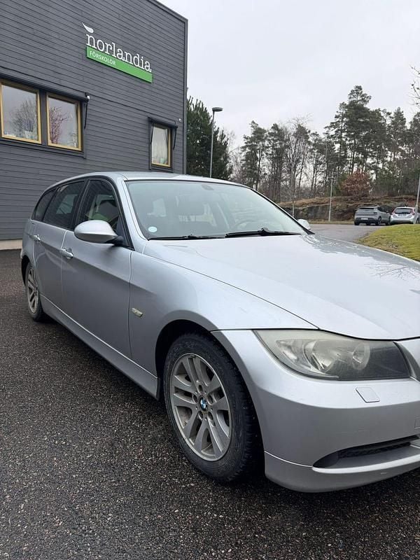 Begagnad BMW 320 150 HK (110 kW) 2007 Kombi