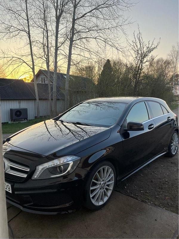 Svart Begagnad 2013 Mercedes A200 AMG line Halvkombi | 95 000 kr (Bra pris) - Bild 1/4