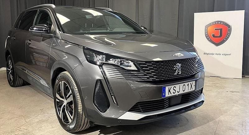 Grå Begagnad 2023 Peugeot 5008 GTi Minibuss | 324 900 kr (Marknadspris) - Bild 1/4