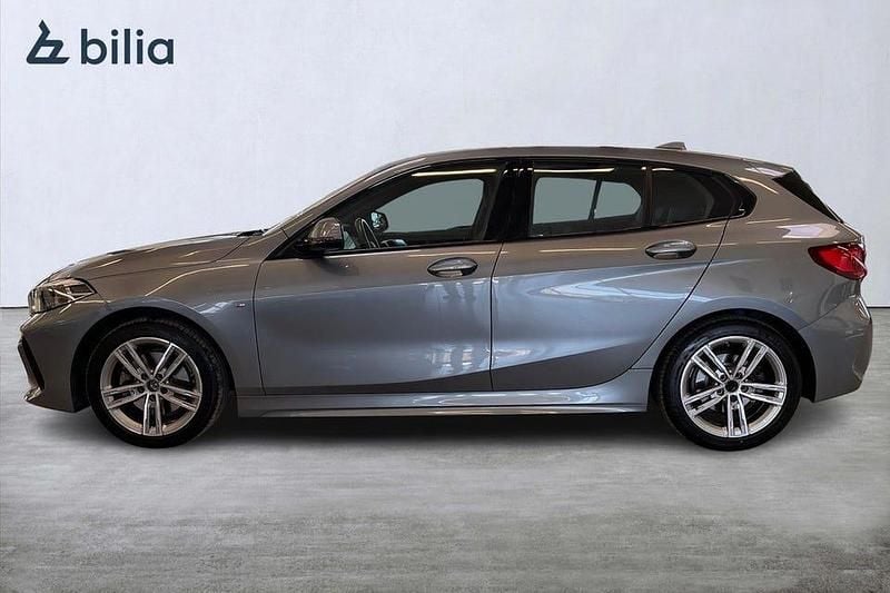Begagnad BMW 118 M Sport 136 HK (100 kW) 2022 Grå Halvkombi