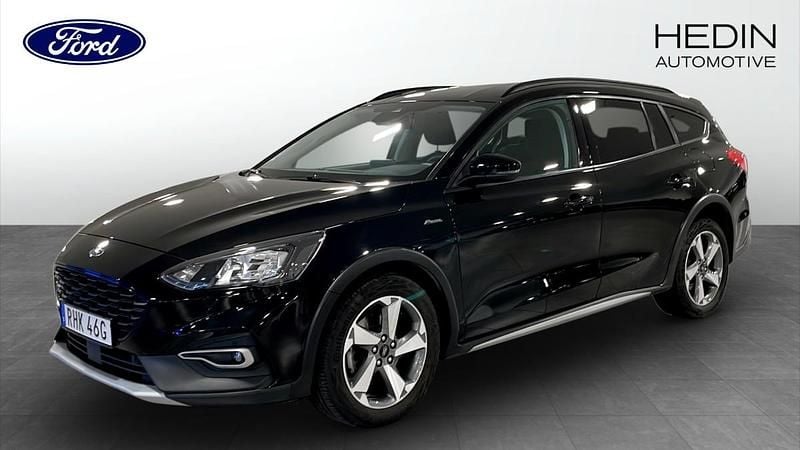 Svart (black) Begagnad 2022 Ford Focus Active Kombi | 224 900 kr (Marknadspris) - Bild 1/4