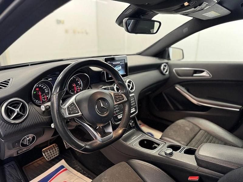 Begagnad Mercedes A180 AMG line 109 HK (80 kW) 2016 Svart Halvkombi